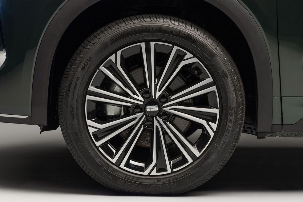 Geely EX5 EM-i oferece rodas de liga leve de 17 ou 19 polegadas — Foto: Divulgação