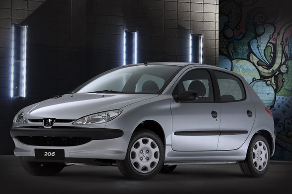Peugeot 206 pode ser encontrado até na versão 1.4 (Foto: Divulgação) — Foto: Auto Esporte