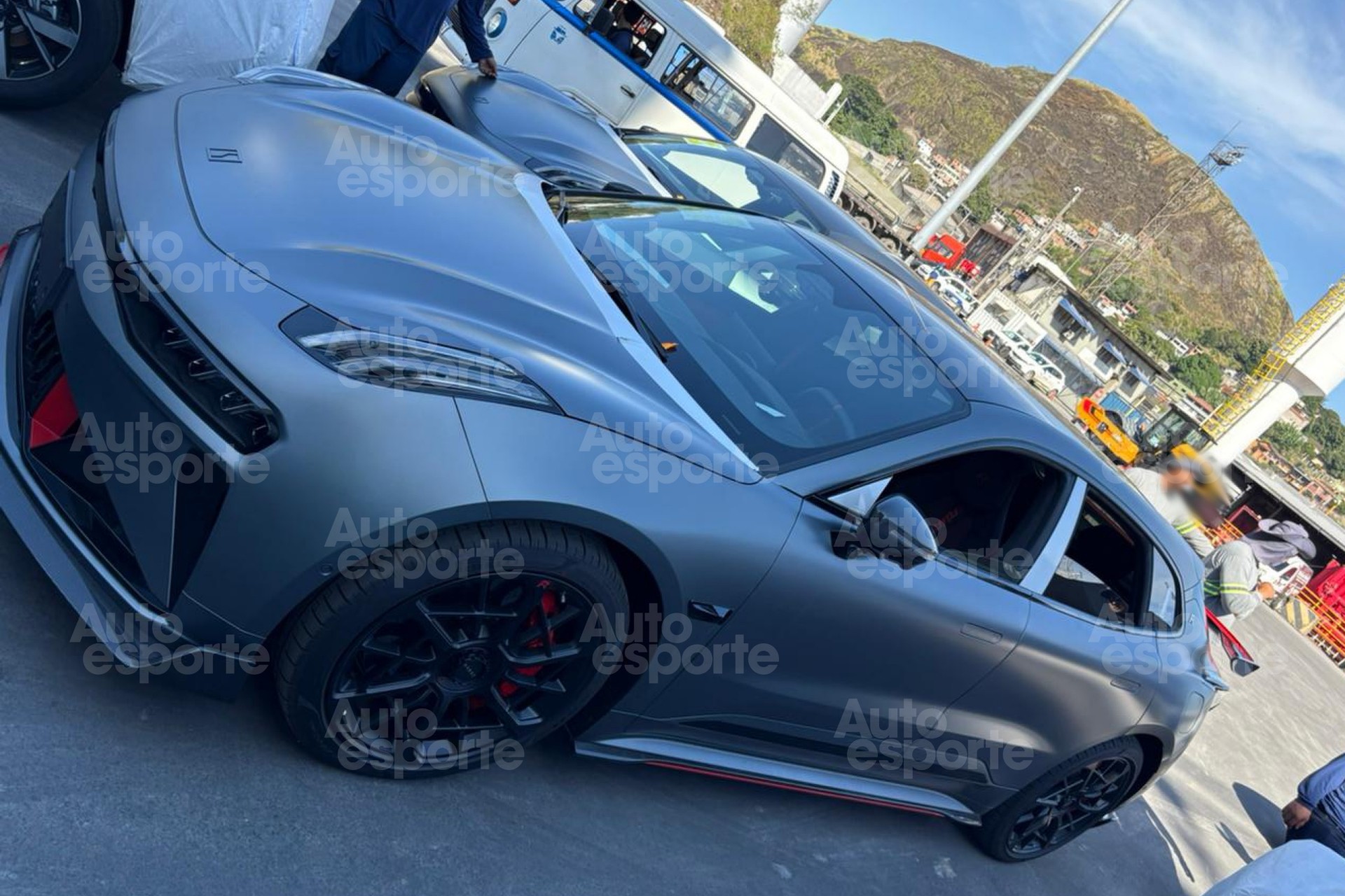 Zeekr 001 FR: esportivo elétrico de 1.265 cv é flagrado no Brasil