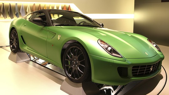 Ferrari quer adiar o fim dos carro a combustão, mas trabalha em alternativas