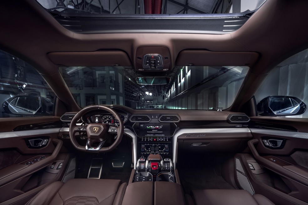 Lamborghini Urus S tem acabamento voltado do luxo no interior, com duas cores  — Foto: Divulgação