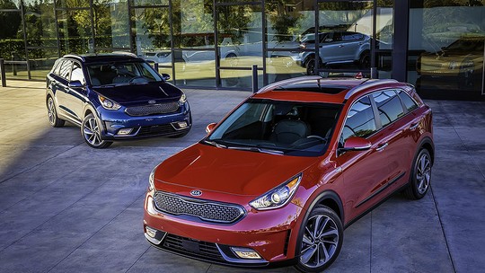 Kia vai lançar SUV híbrido no Brasil em novembro já com o novo logotipo da marca 