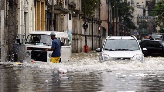 Carro danificado em enchente pode ser recuperado? Seguradoras explicam