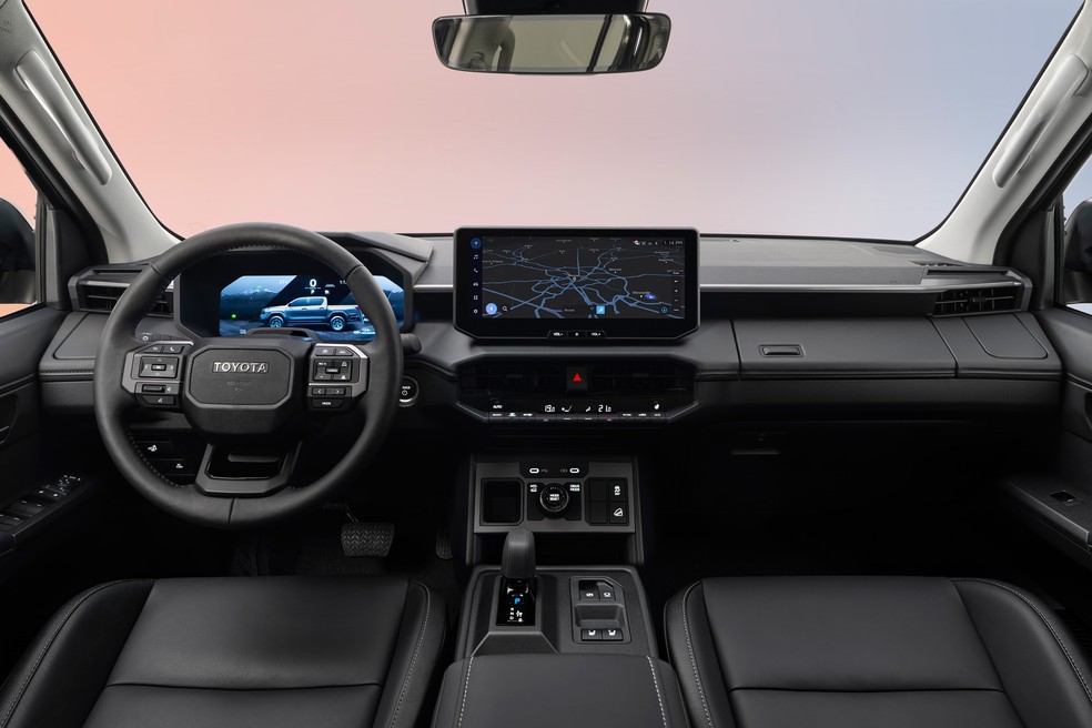 Novo interior da Hilux deverá inspirar o painel do próximo SW4 — Foto: Divulgação