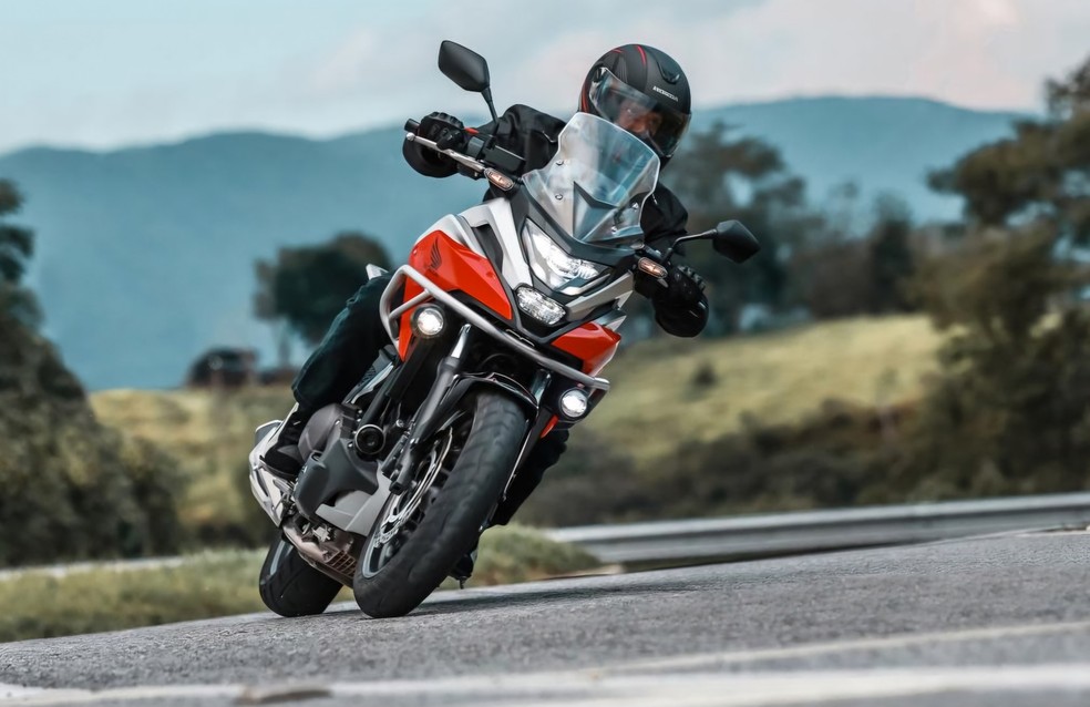 Honda NC 750X: baixa altura do assento em relação ao solo favorece manobras com a crossover e condutores mais baixos — Foto: Divulgação