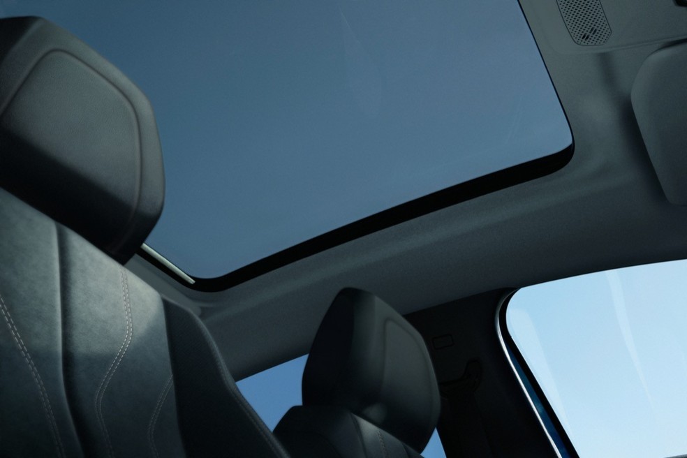 Acabamento luxuoso com teto panorâmico (Foto: Divulgação) — Foto: Auto Esporte