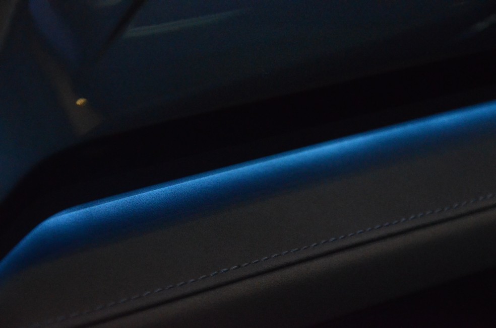 No modo "Eco" a iluminação é azul  — Foto: André Schaun