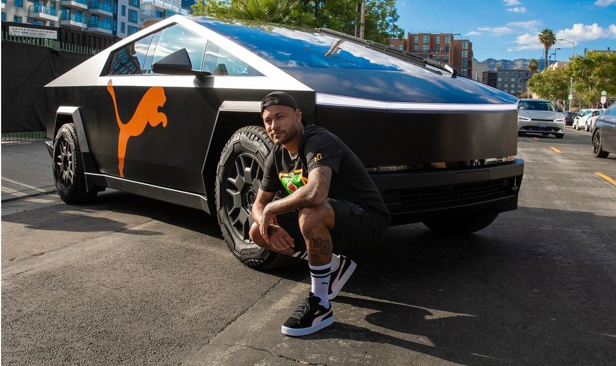 Neymar bateu Ferrari e ganhou Porsche em aposta; veja curiosidades do craque