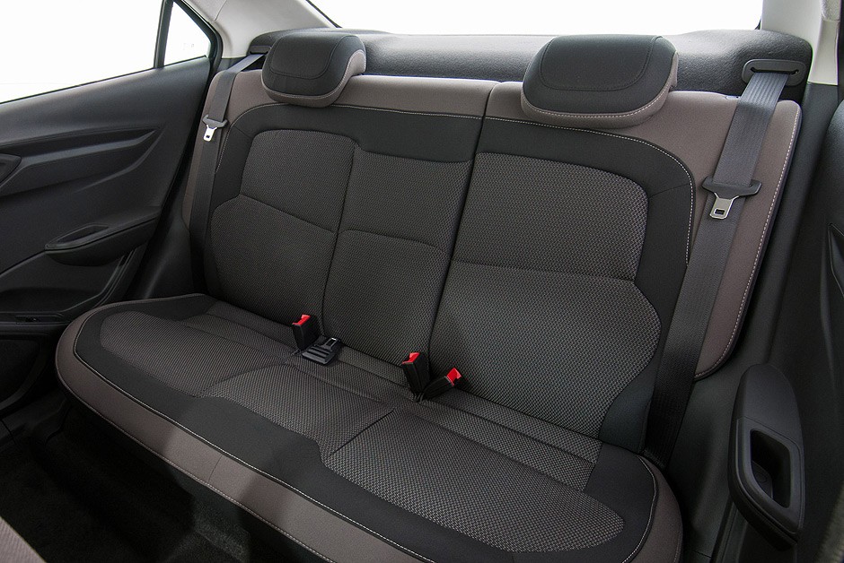 Chevrolet Prisma LTZ automático (<a href="http://revistaautoesporte.autonewsbrasil.webbfinanceiro.com/Noticias/chevrolet/onix/noticia/2013/07/chevrolet-lanca-onix-e-prisma-com-cambio-automatico.html">saiba mais</a>)
