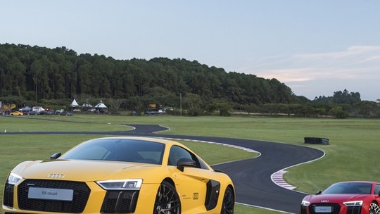 Na pista com o Audi R8 V10 plus