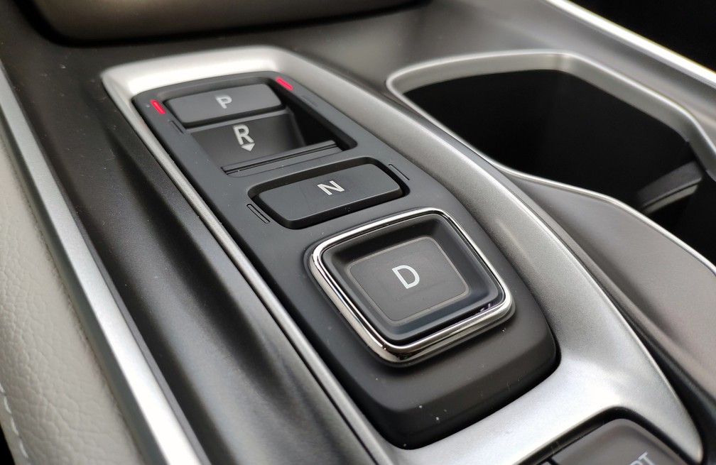 Câmbio automático do Honda Accord tem controle por botões — Foto: André Paixão/G1