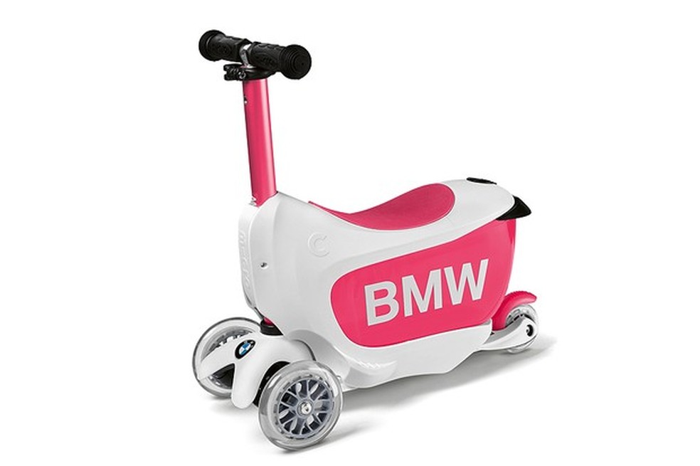 O BMW Kids Scooter tem três rodas para evitar quedas (Foto: divulgação) — Foto: Auto Esporte