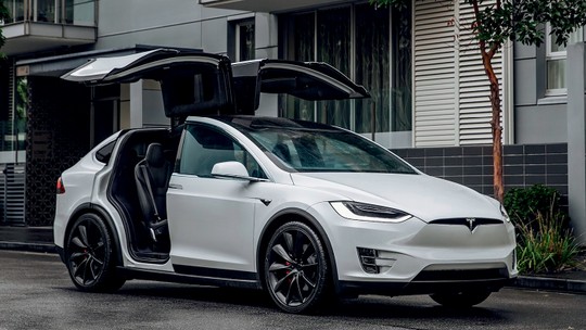 5 tecnologias absurdas do Tesla Model X Plaid que descobrimos no nosso teste