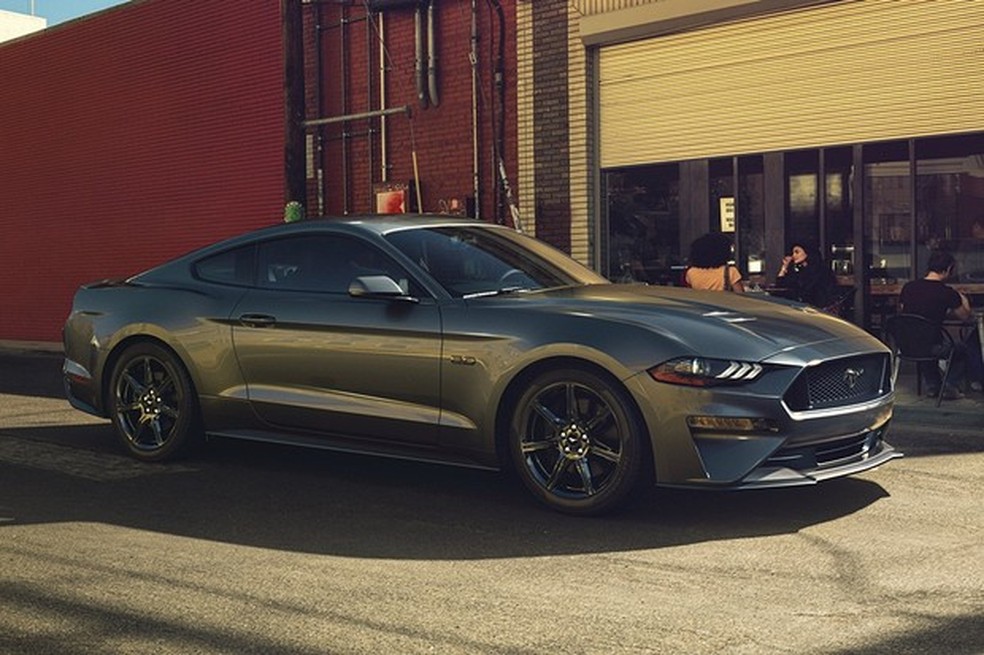 New Ford Mustang V8 GT with Performance Package in Magnetic (Foto: Divulgação) — Foto: Auto Esporte