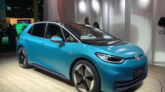 Volkswagen lança hatch 100% elétrico e diz que ele é tão importante quanto o Fusca e o Golf 