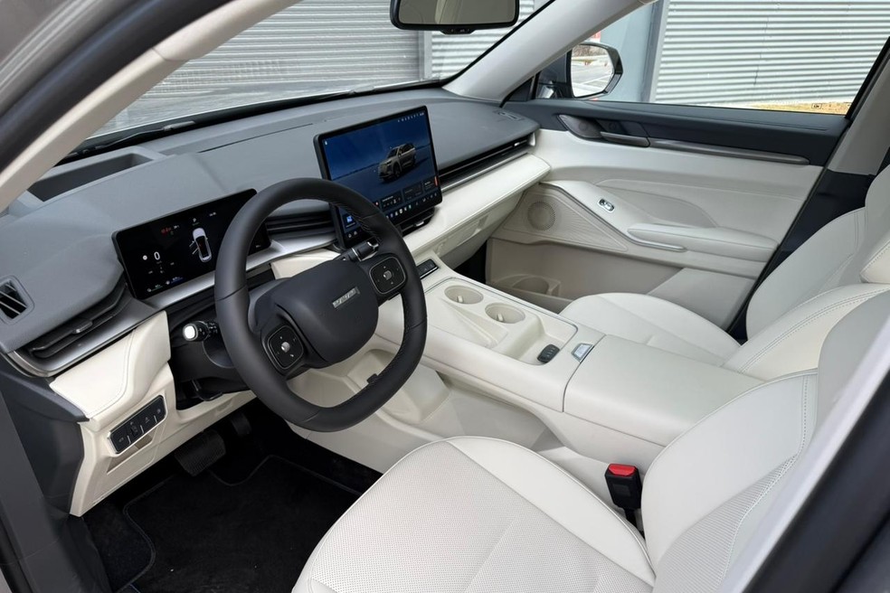 Cabine do Haval H6 continua bem resolvida na linha 2026 — Foto: Cauê Lira/Auto News Brasil