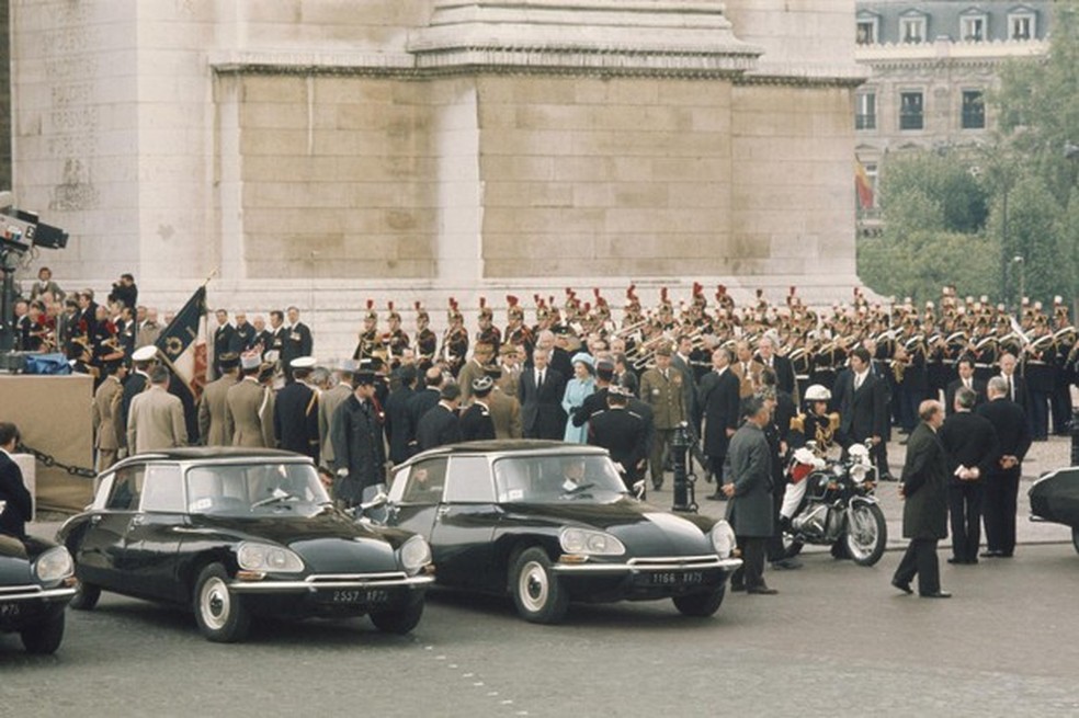DS foi o carro oficial durante a visita da Rainha da Inglaterra (Foto: Divulgação) — Foto: Auto Esporte